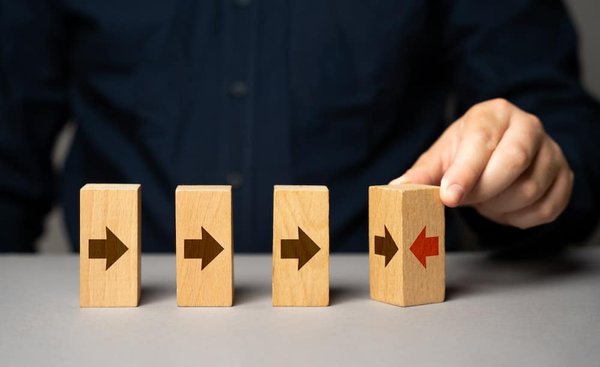 Quelles sont les implications éthiques de la modification génétique dans le traitement des maladies héréditaires ?